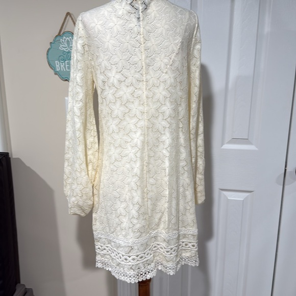 Laundry by Shelli Sagal Ivory Lace, lined dress - Picture 6 of 7